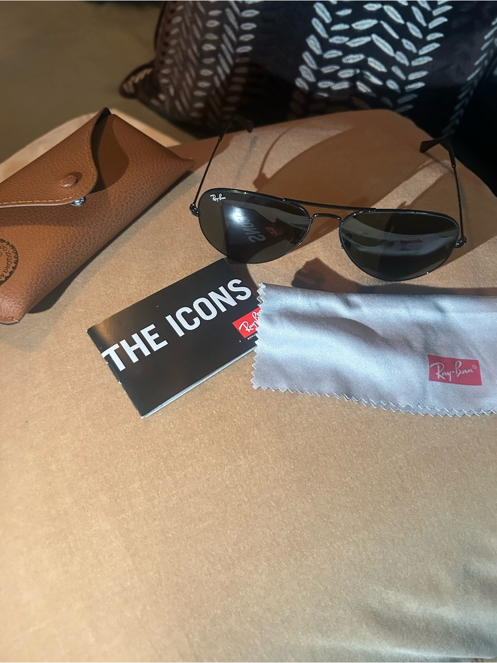 Ray-Ban Black Aviator Sunglasses with black Lenses